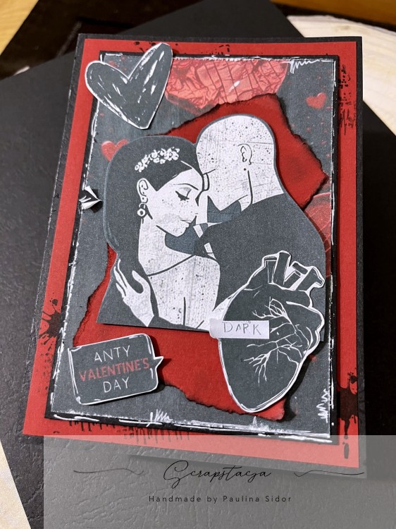 Kartka antywalentynkowa A6 w mrocznym stylu dark art z parą w intymnej scenie i anatomicznym sercem, czarno czerwona estetyka