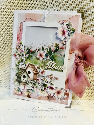 Ręcznie robiony album folio Wiosenne szepty z kwiatami i budkami
