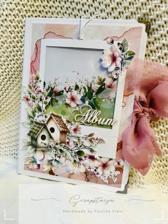 Ręcznie robiony album folio Wiosenne szepty z kwiatami i budkami