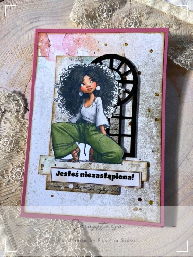 Kartka z ilustracją kobiety i napisem „Jesteś niezastąpiona”