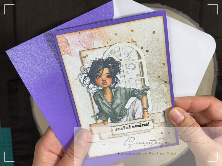 Kartka z ilustracją kobiety i napisem „Jesteś ważna”