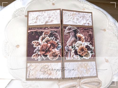 Niekończąca się kartka w formacie 15x15cm. Na frontowym, okiennicowym panelu są kwiatowe grafiki w stylu vintage i Pani w klimacie retro. Całość otwiera się w prawo i lewo.
