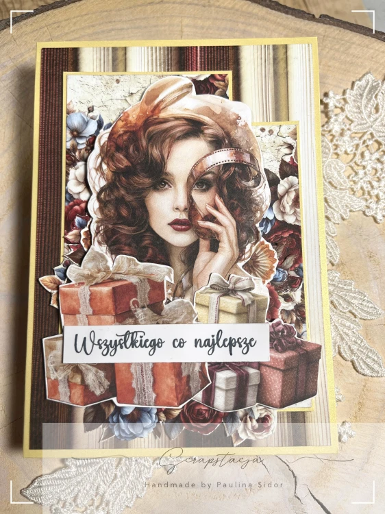 Wyjątkowa kartka kobieca. Kolorystyka nawiązuje do retro, subtelne beże, brązy, elegancka wiśnia i trochę błękitu. Punkt centralny stanowi grafika eleganckiej kobiety. Całość dopełnia napis Wszystkiego co najlepsze.